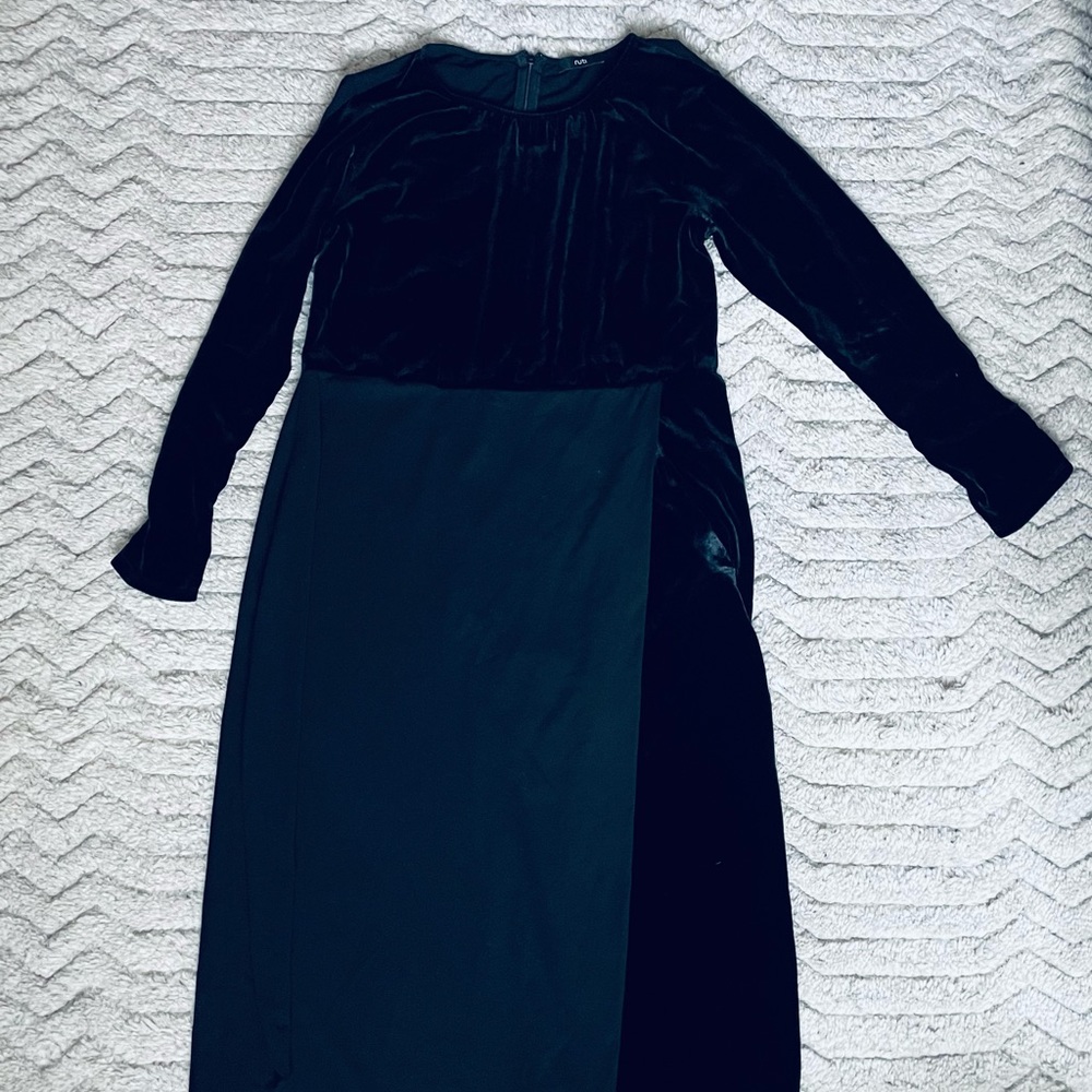 RUTI velvet and soft stretchy spandex combo black dress. Size M